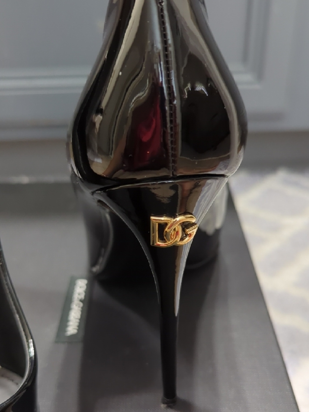 Dolce & Gabbana Black Patent Pointed Toe Stiletto Pumps 105 mm(4 .1 Inches)